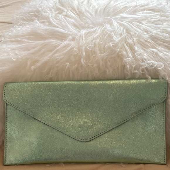 🧚‍♀️✨ Mint Green Metallic Clutch Made in Italy BENOA 🧚‍♀️✨ - Picture 9 of 9